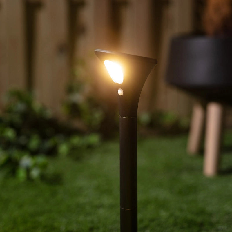 Suri Phare Solar LED Post Light with PIR Sensor – Black (Warm White, IP65)