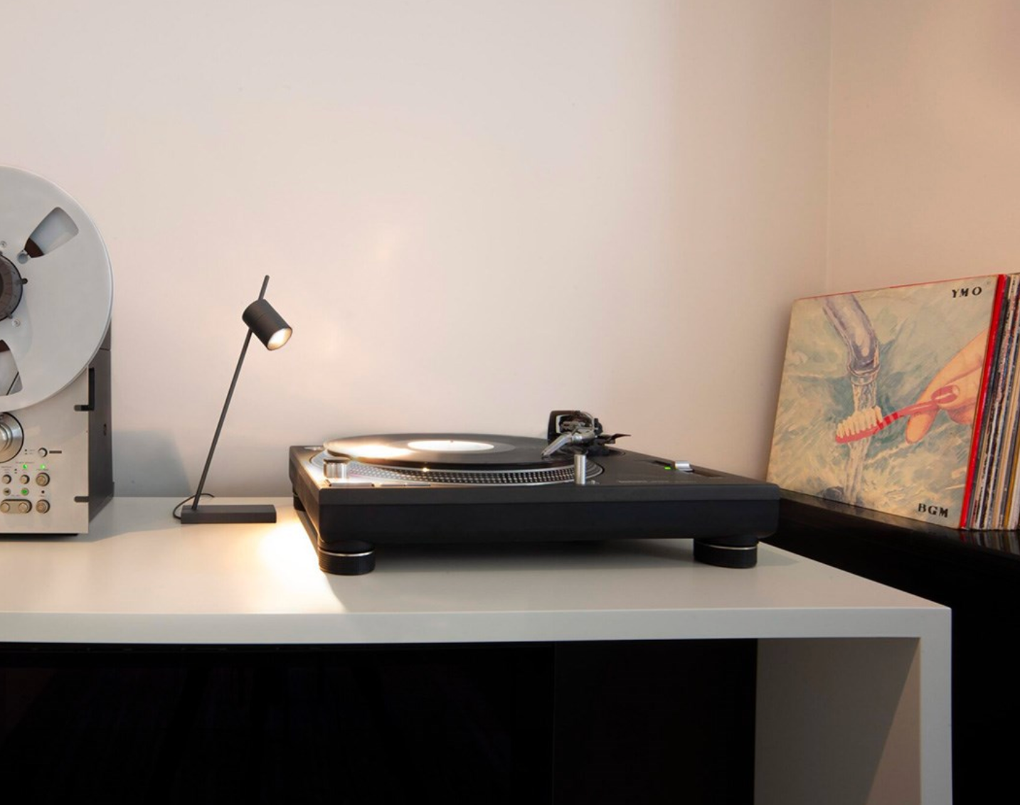 Trizo21 Aude LED Table Lamp