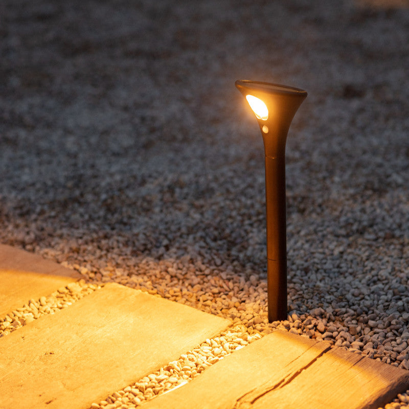 Suri Phare Solar LED Post Light with PIR Sensor – Black (Warm White, IP65)