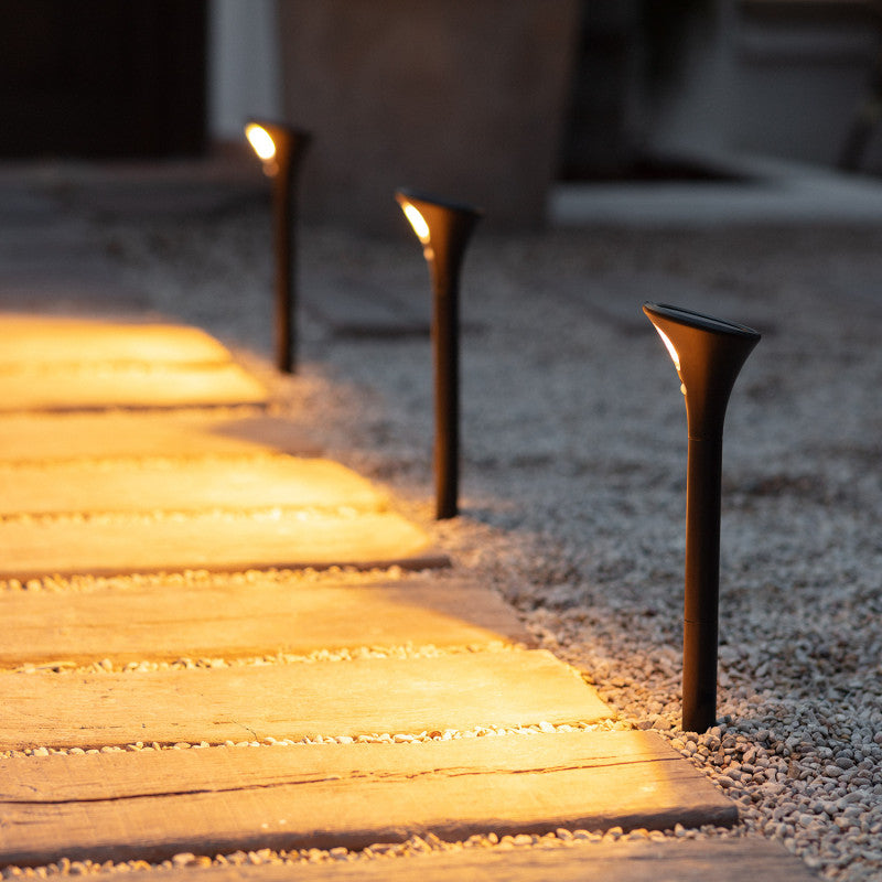 Suri Phare Solar LED Post Light with PIR Sensor – Black (Warm White, IP65)