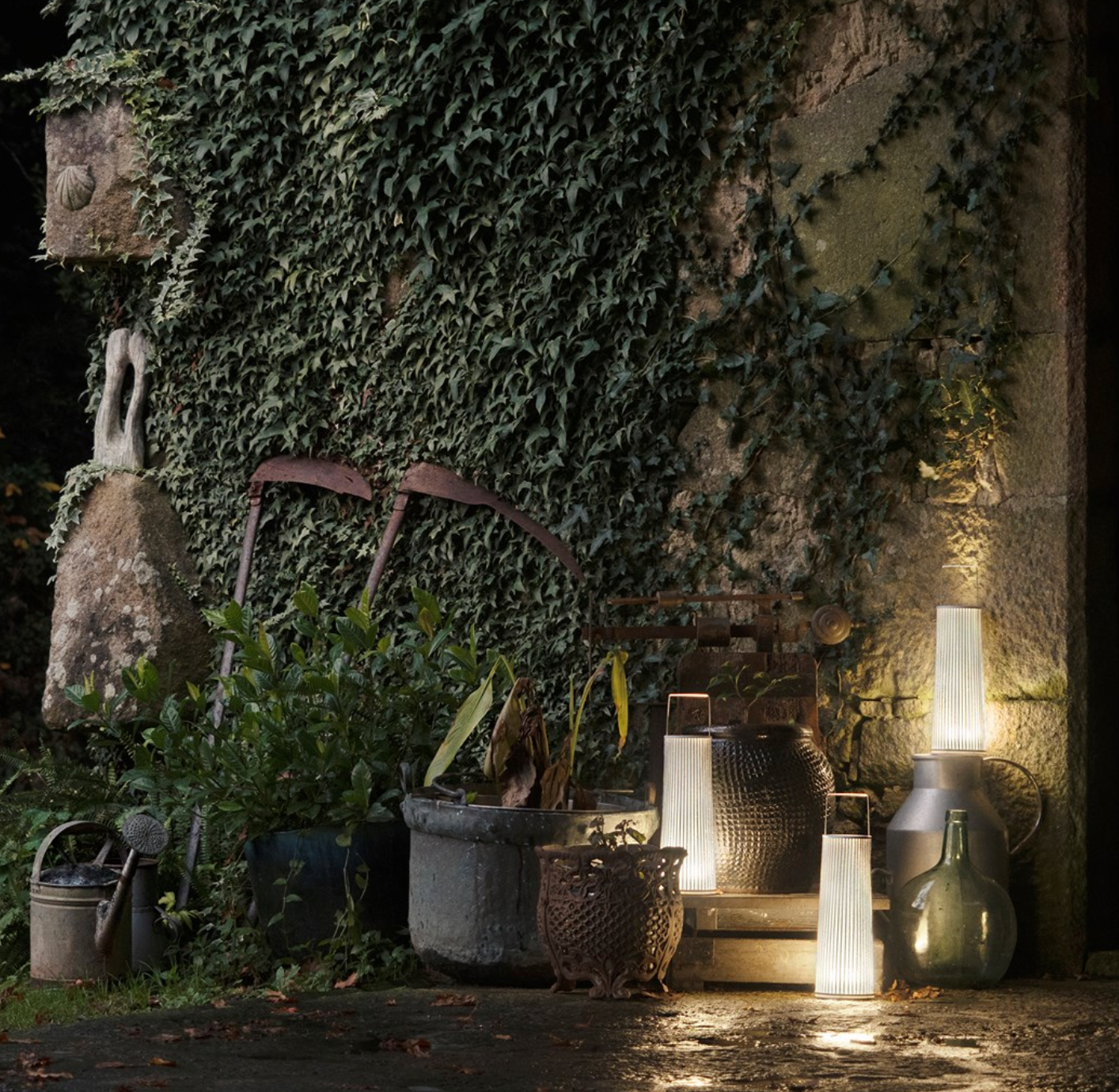 Arturo Alvarez Hipatia Portable Cordless LED IP64 Outdoor Table Lamp